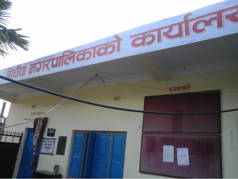 मिर्चैया नगरपालिकामा तोडफोड